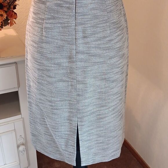 Tahari Arthur S. Levine Parfect Work Dress - Picture 9 of 12